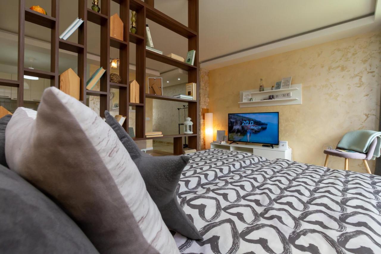11 Apartment *