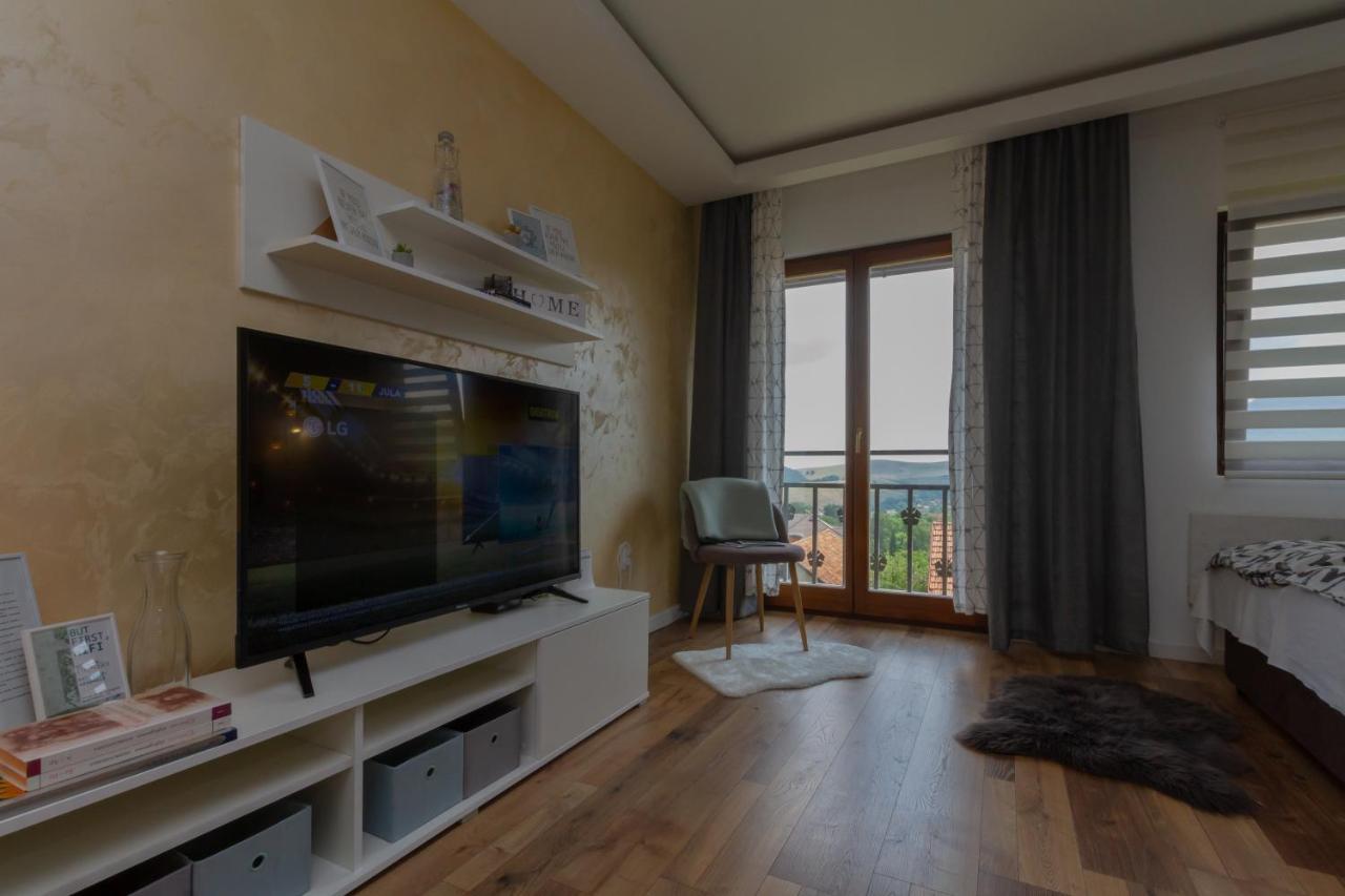 11 Apartment *